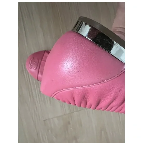 CHANEL Pink Leather Ballet Flats with Quilted CC Toe - Picture 7 of 10